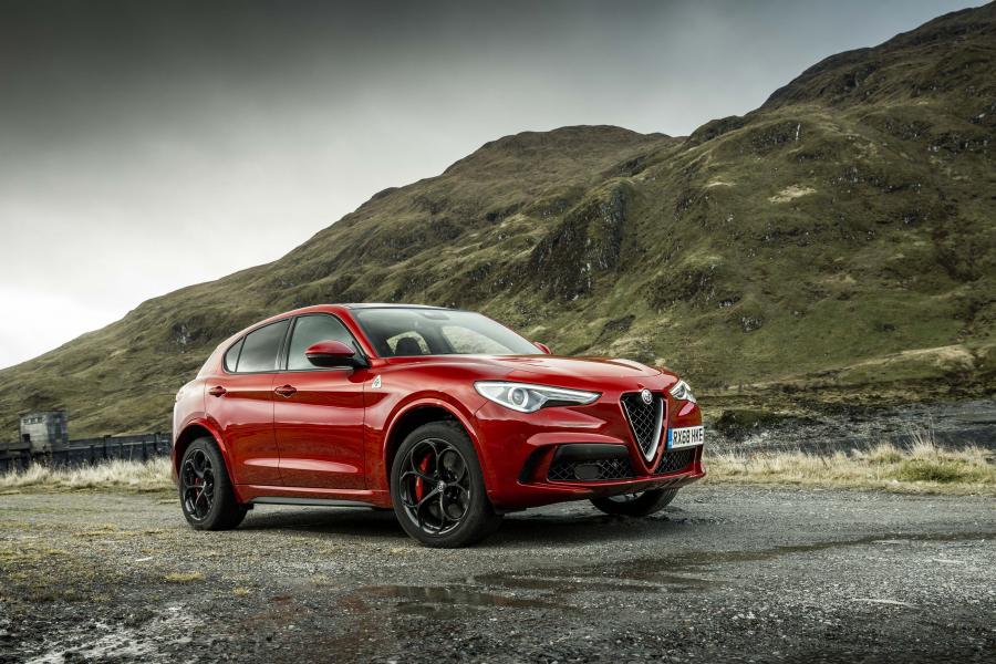  Alfa Romeo Stelvio Quadrifoglio (949) 2018 года  (UK) (фото 10 из 59)